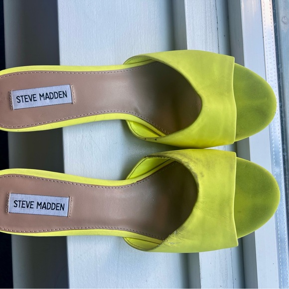 Steve Madden Neon Green Pumps - Picture 2 of 3